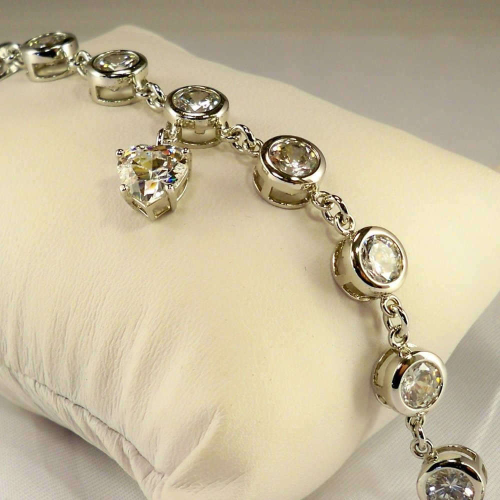 NEW Heart Charm, Bezel Cubic Zirconias Silver DESIGNER Bracelet